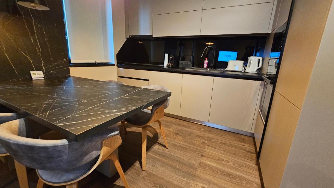 Deluxe Cozy Studios On Central M Eminescu Street #Târgu-Mureş Exteriör bild